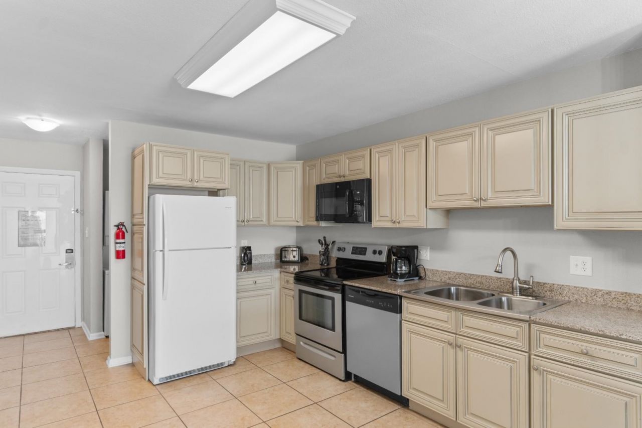 1011 S Ocean Blvd. Photo 5