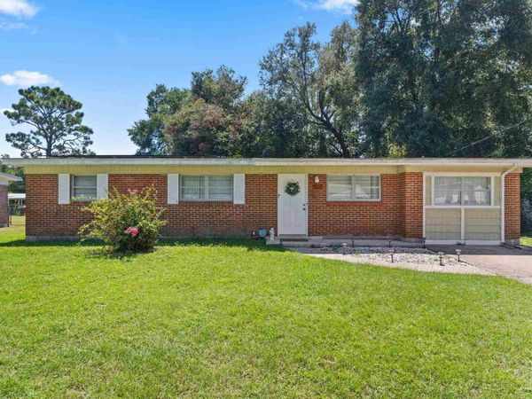 6022 Syrcle Ave, Milton, FL 32570