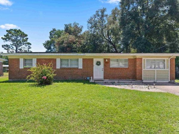 6022 Syrcle Ave, Milton, FL 32570