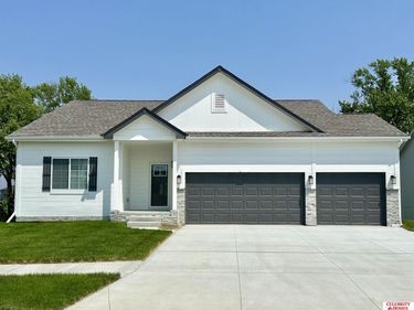 12111 S 107 Avenue, Papillion, NE 68046