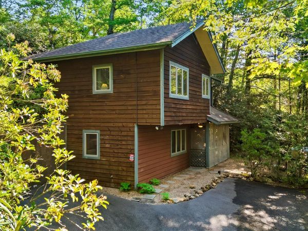 925 Sunshine Tr, Gatlinburg, TN 37738