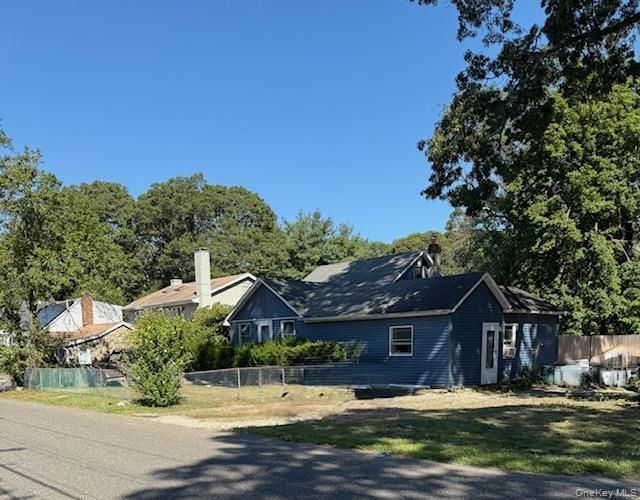 39 Teed Street, Huntington Station, NY 11746 Main Photo