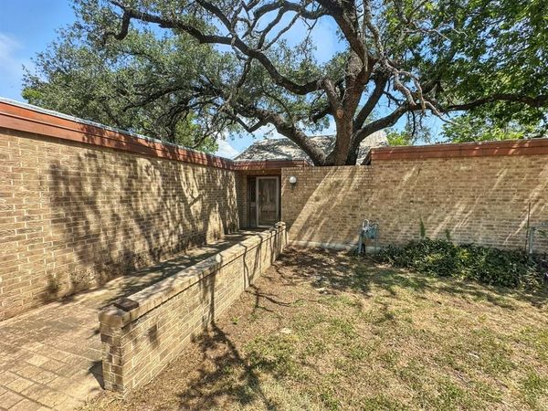 601 E Henry Street, Hamilton, TX 76531