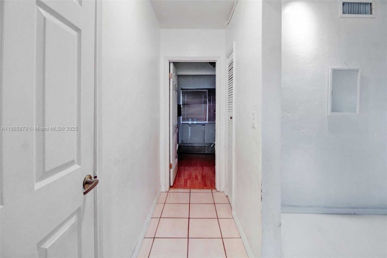 3451 SW 11th St, Unit 8A, Miami, FL 33135 Photo