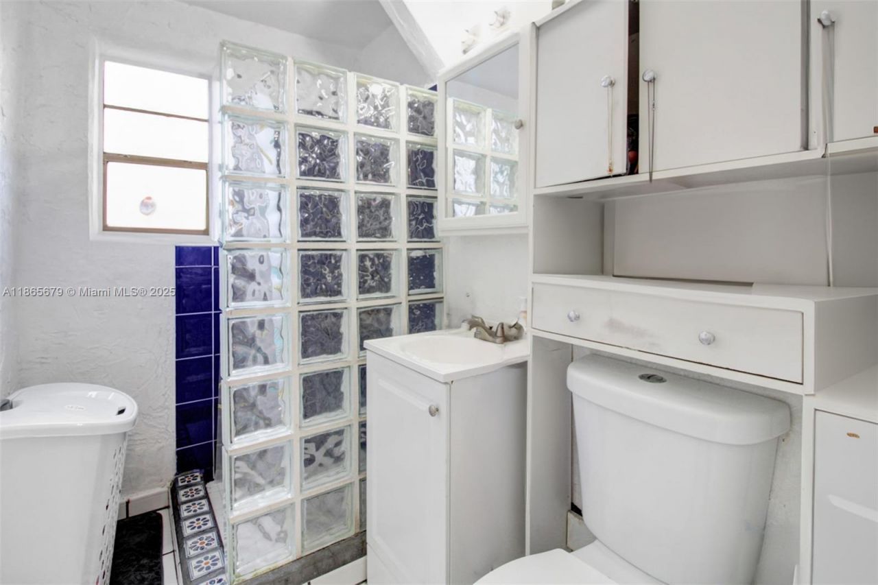 3451 SW 11th St, Unit 8A, Miami, FL 33135 Photo