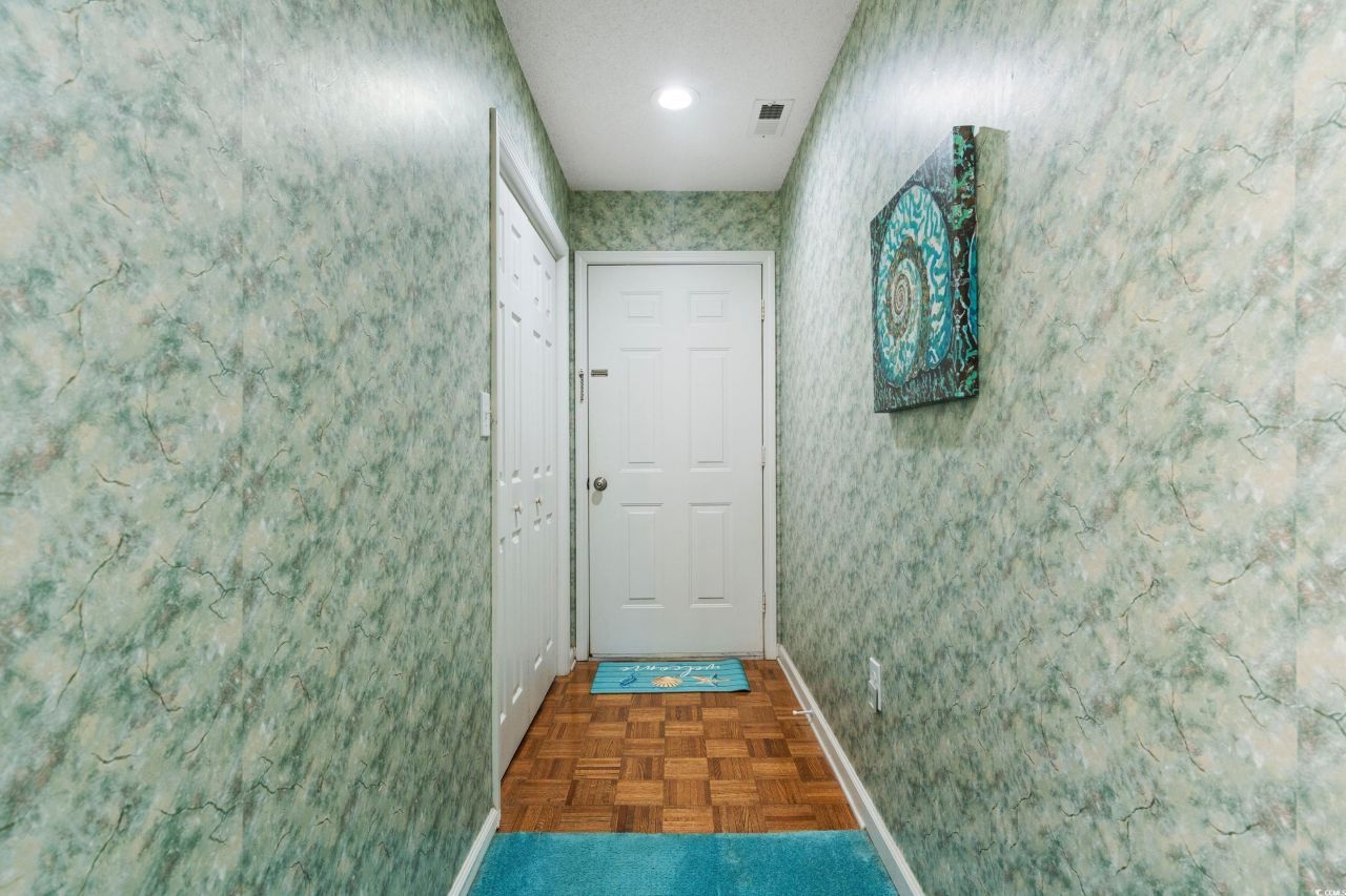 4648 Greenbriar Dr. Photo 7