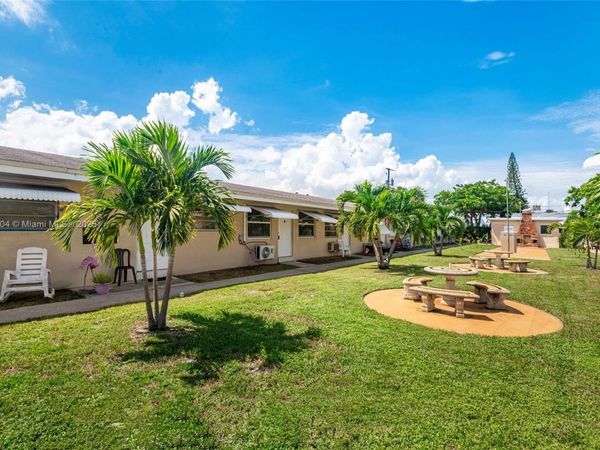 2901 Polk St, Unit 10, Hollywood, FL 33020