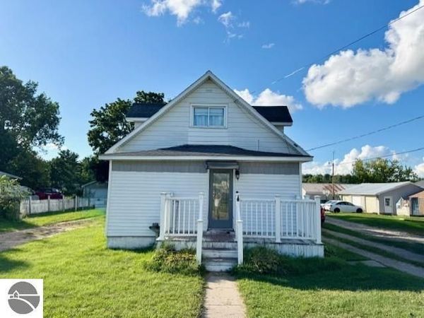 1016 Michigan Avenue, St Louis, MI 48880