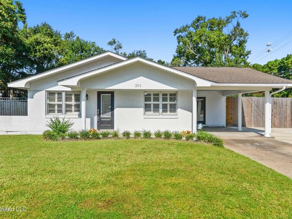 201 Walnut Drive, Ocean Springs, MS 39564
