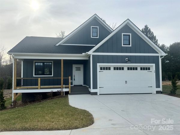 30 Olde Oak Court, Hendersonville, NC 28792