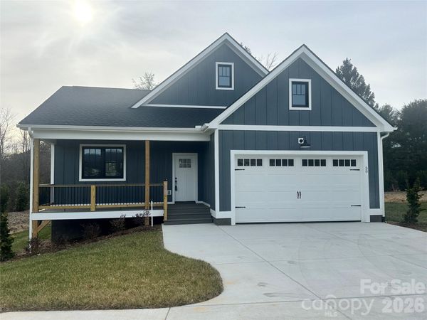 30 Olde Oak Court, Hendersonville, NC 28792