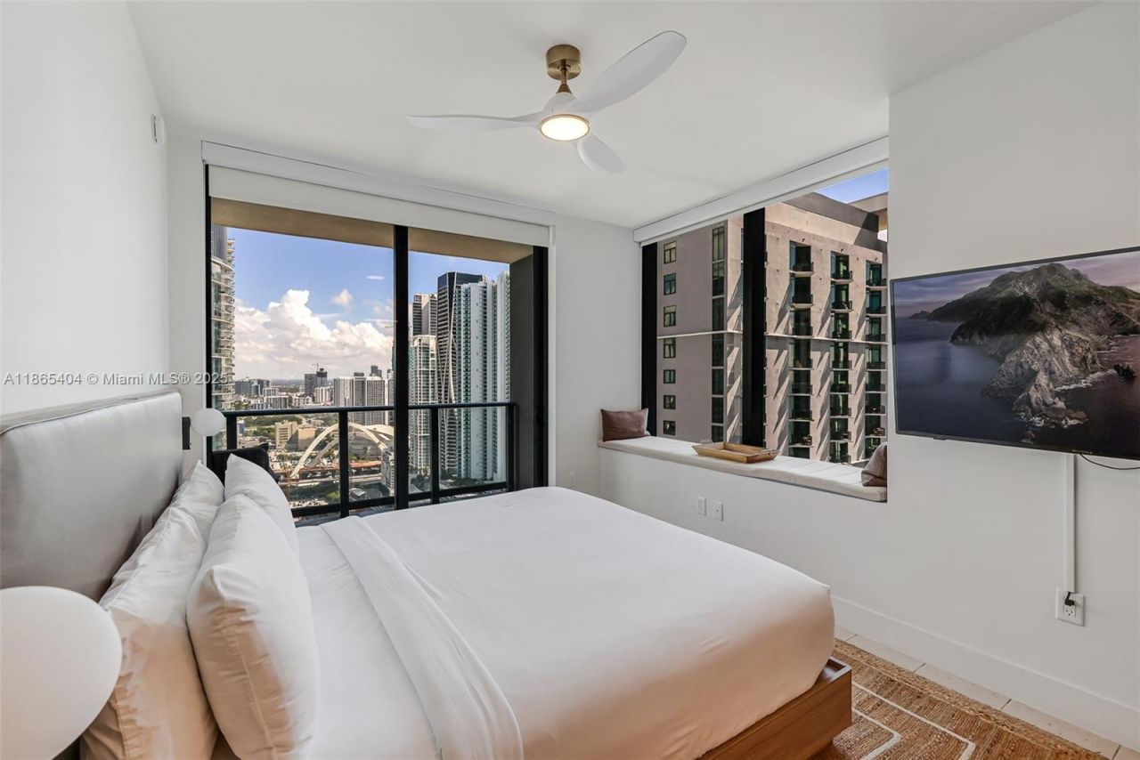 159 NE 6th St, Unit 3601, Miami, FL 33132 Photo