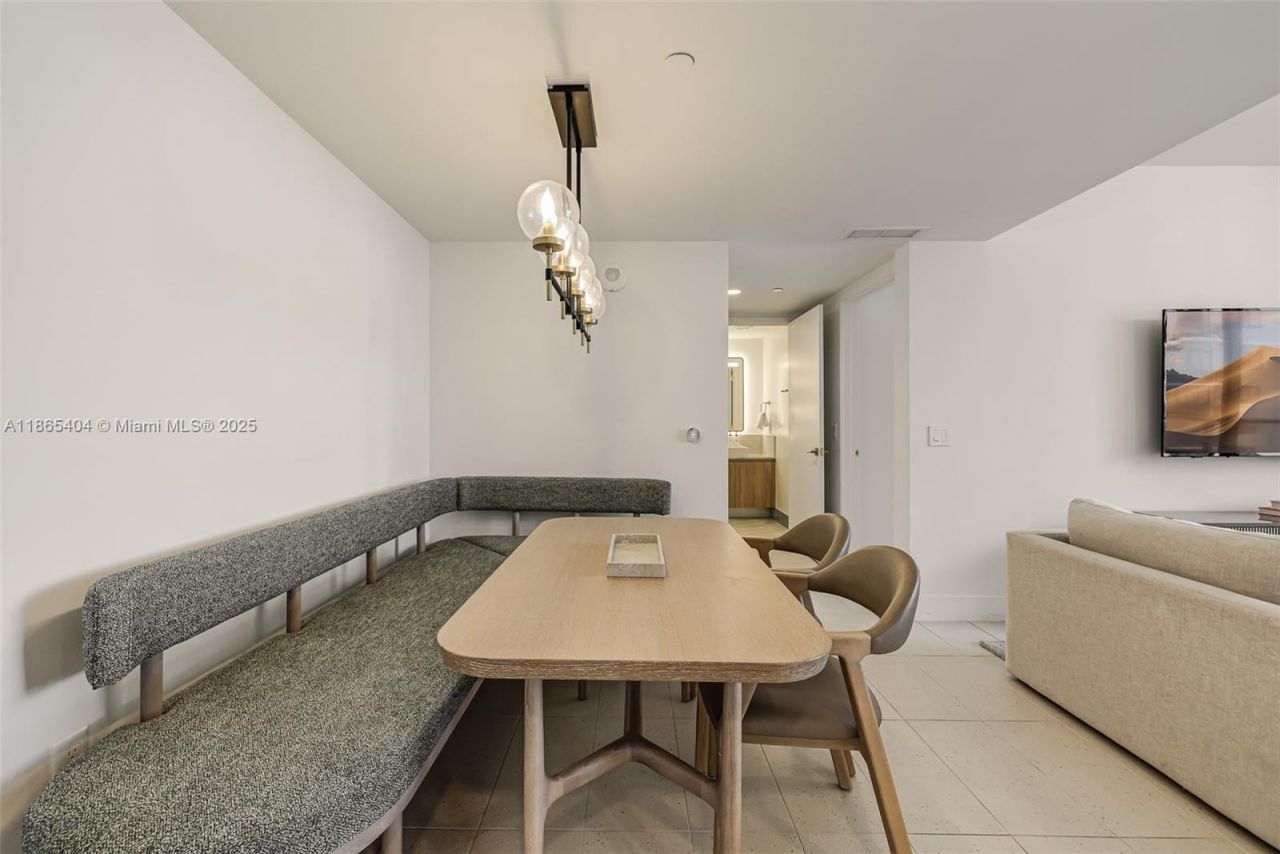 159 NE 6th St, Unit 3601, Miami, FL 33132 Photo