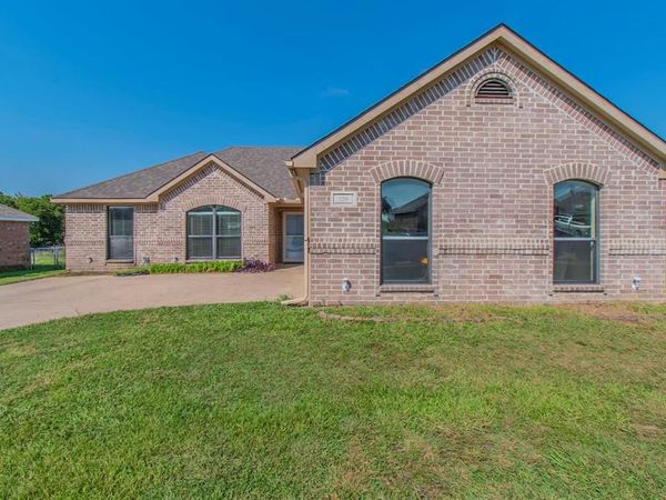 128 Chambers Creek Circle, Maypearl, TX 76064