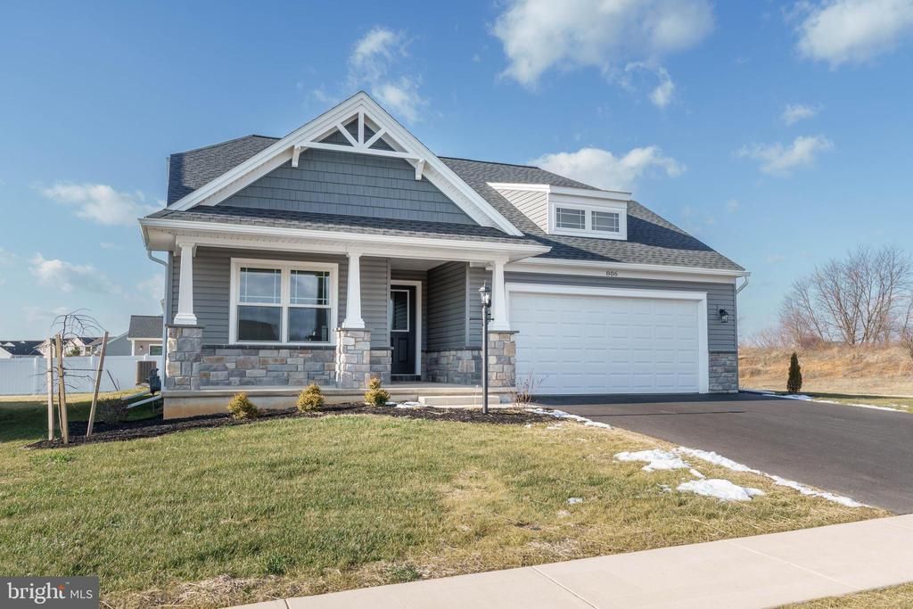 806 GREENWICH LANE, SHIPPENSBURG, PA 17257