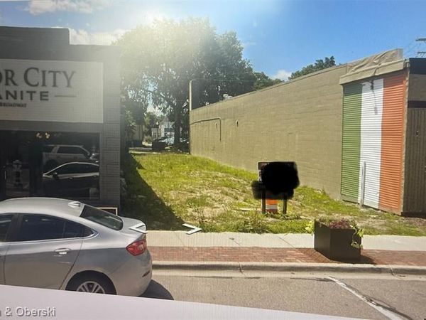 35 N Broadway Street, Lake Orion Vlg, MI 48362