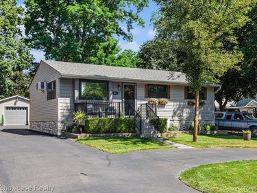 144 Bobolink Avenue, Commerce Twp, MI 48382