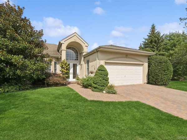 382 Altessa Boulevard, Melville, NY 11747