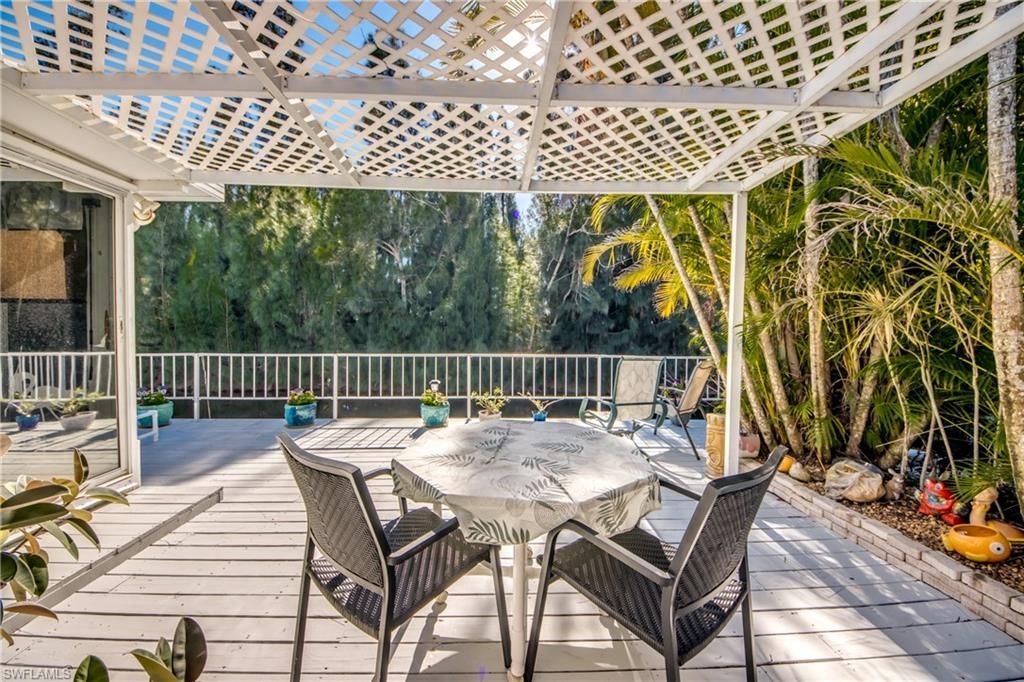 7230 Drum Dr, Saint James City, FL 33956 Photo