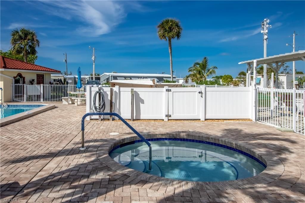 7230 Drum Dr, Saint James City, FL 33956 Photo