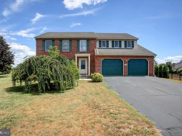 533 HILLTOP CIRCLE, GREENCASTLE, PA 17225