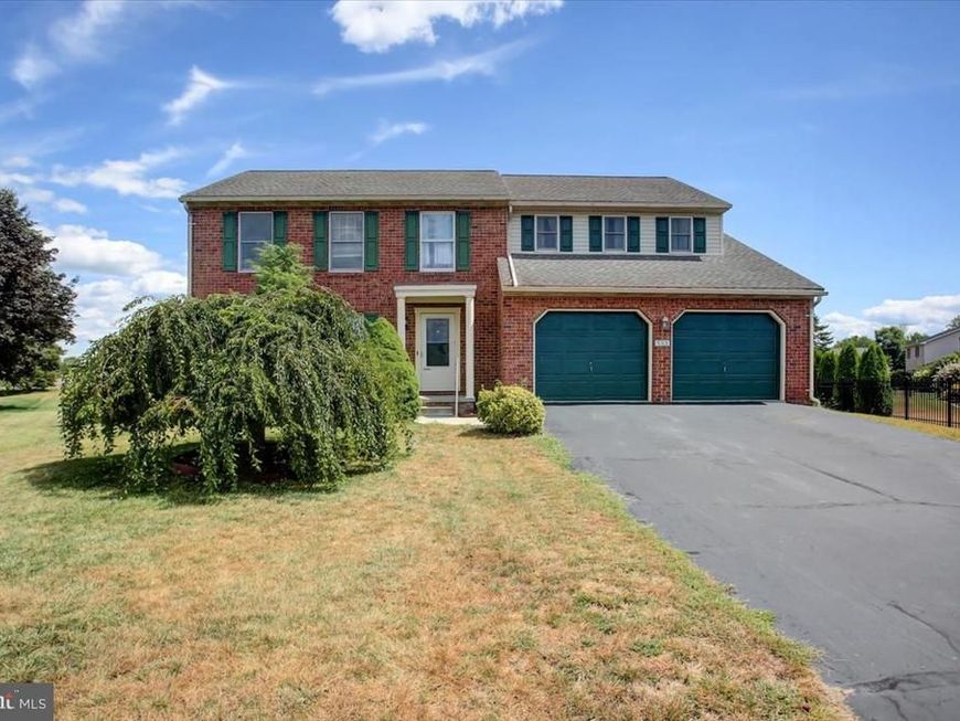 533 Hilltop Circle, Greencastle, PA 17225 Main Photo
