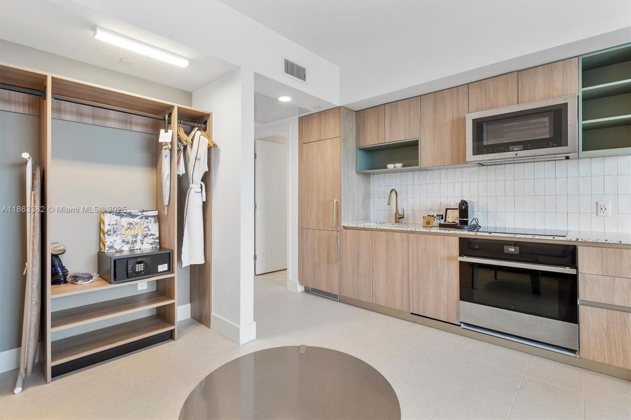 159 NE 6th St, Unit 3806, Miami, FL 33132 Photo