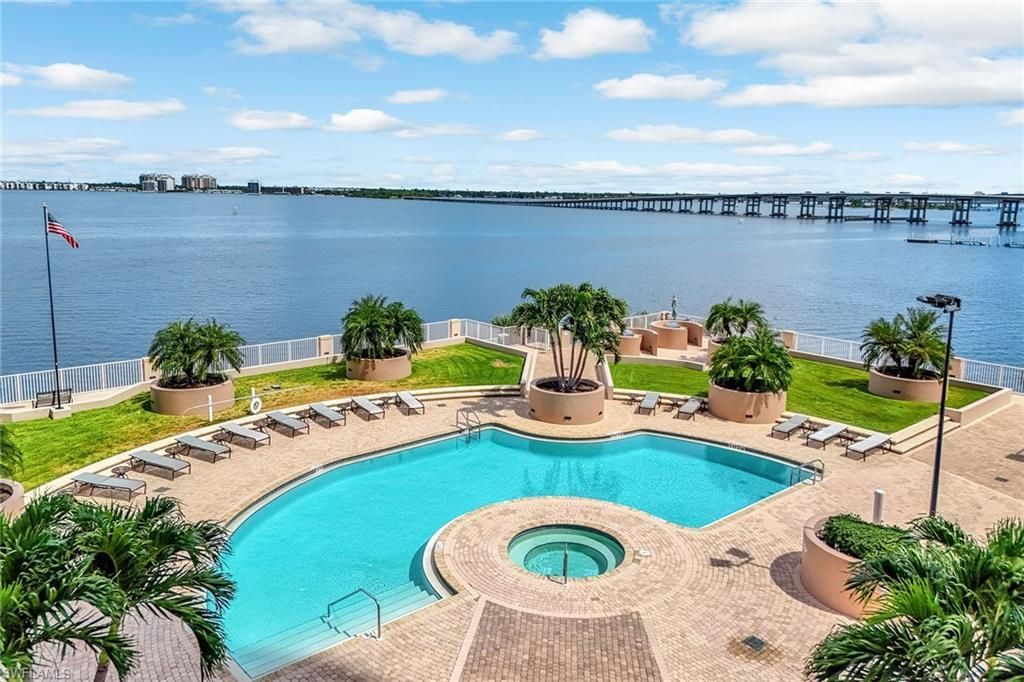 2090 W First St, Unit E2105, Fort Myers, FL 33901 Photo