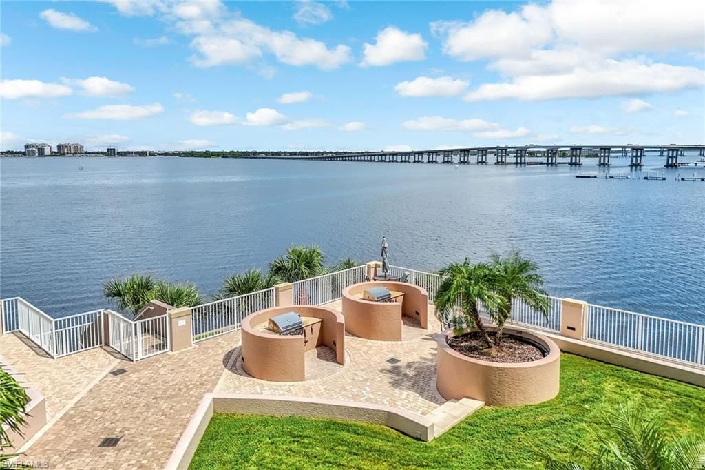 2090 W First St, Unit E2105, Fort Myers, FL 33901 Photo