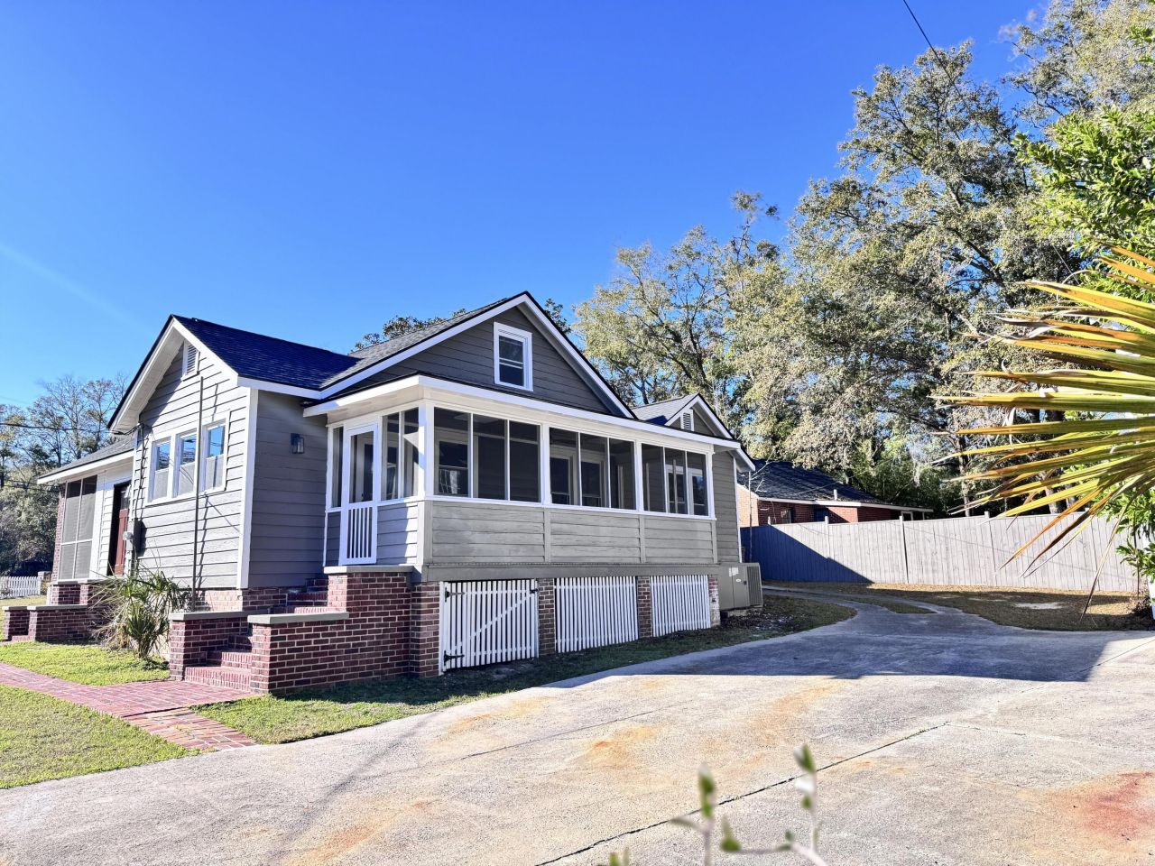 303 Warren Street Photo 6