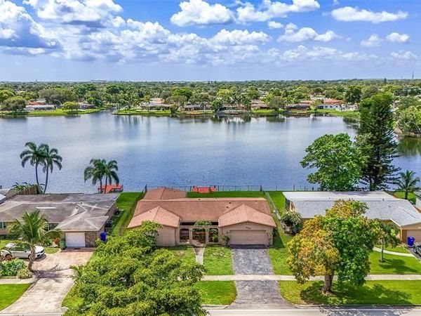 8720 Pasadena Blvd, Pembroke Pines, FL 33024