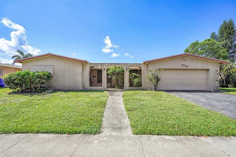 8720 Pasadena Boulevard, Pembroke Pines, FL 33024 Photo