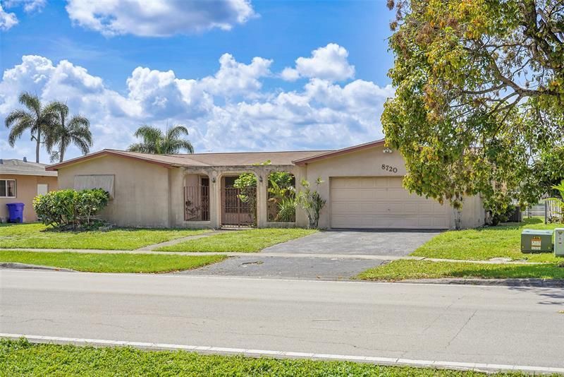 8720 Pasadena Boulevard, Pembroke Pines, FL 33024 Photo
