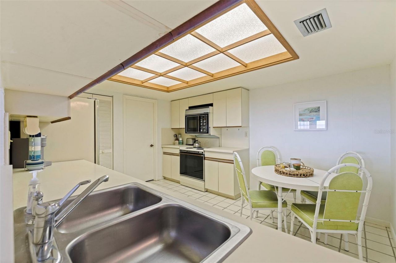 5700 Escondida Boulevard S, Unit 303, Saint Petersburg, FL 33715 Photo