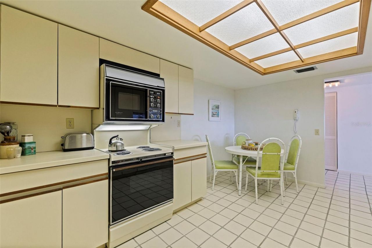 5700 Escondida Boulevard S, Unit 303, Saint Petersburg, FL 33715 Photo