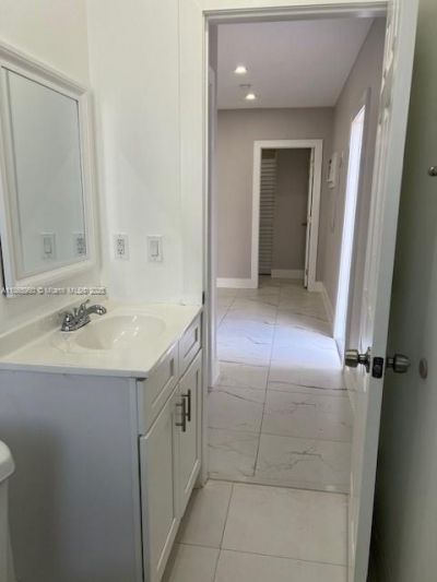 922 NW 2nd St, Unit 4, Miami, FL 33128 Photo