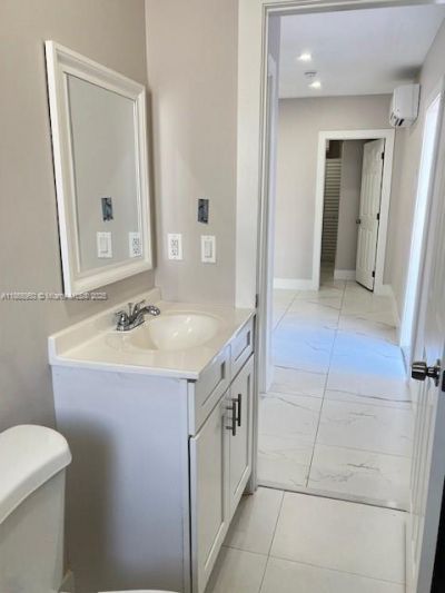 922 NW 2nd St, Unit 4, Miami, FL 33128 Photo