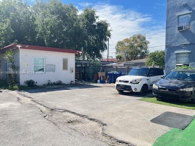 922 NW 2nd St, Unit 4, Miami, FL 33128 Photo