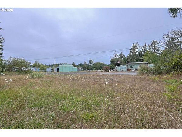 63817 WALLACE RD, Coos Bay, OR 97420