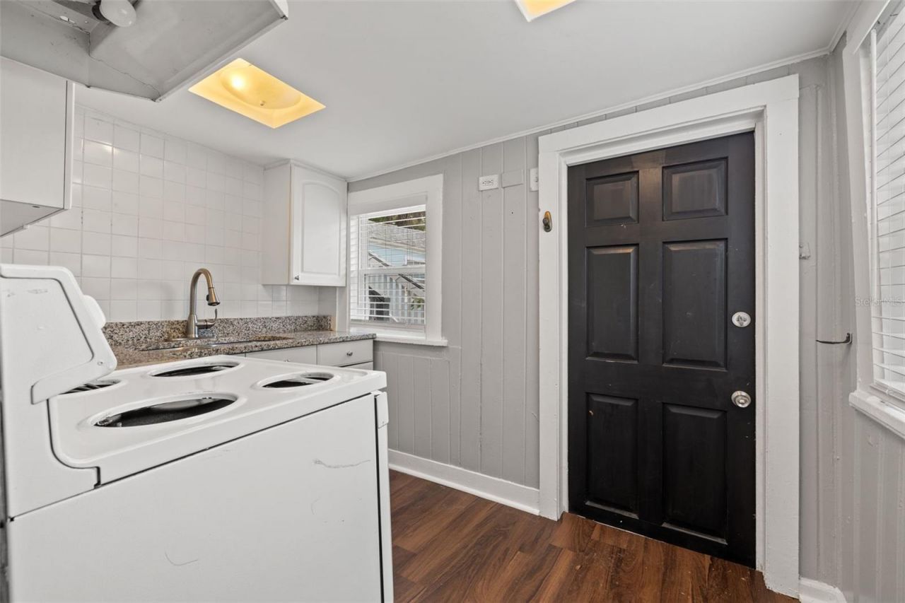 1040 19th Avenue N, Saint Petersburg, FL 33704 Photo