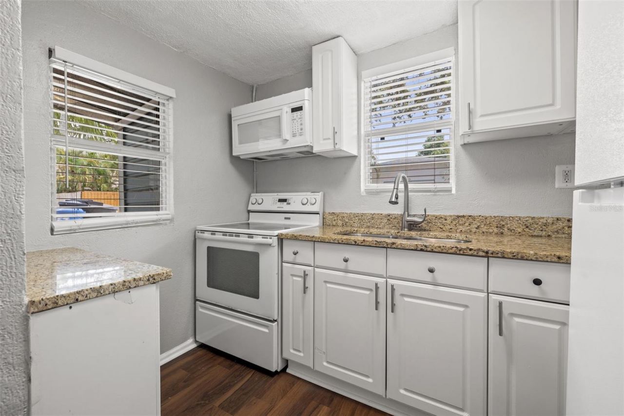 1040 19th Avenue N, Saint Petersburg, FL 33704 Photo