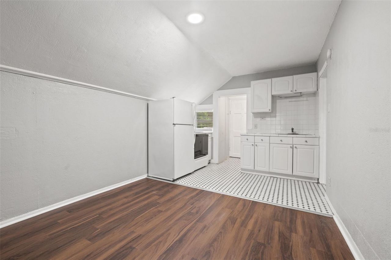 1040 19th Avenue N, Saint Petersburg, FL 33704 Photo