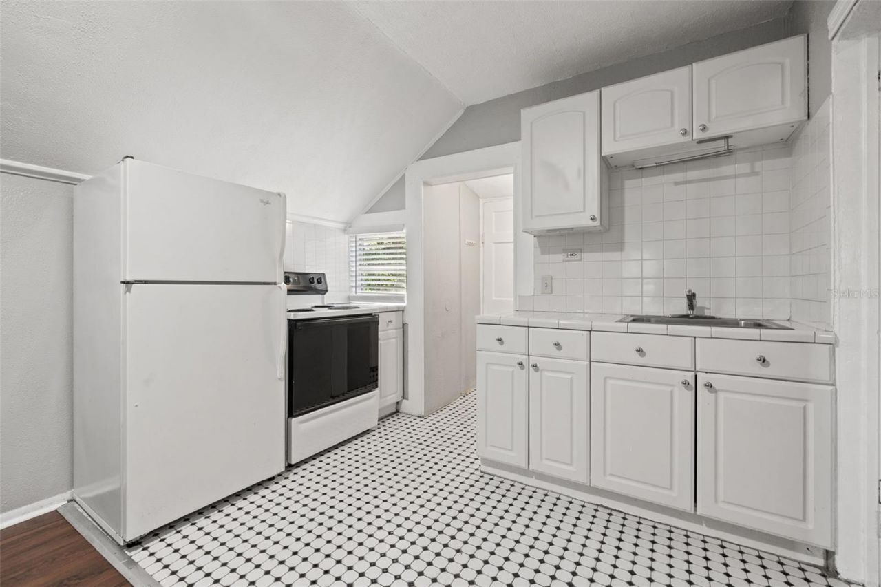 1040 19th Avenue N, Saint Petersburg, FL 33704 Photo