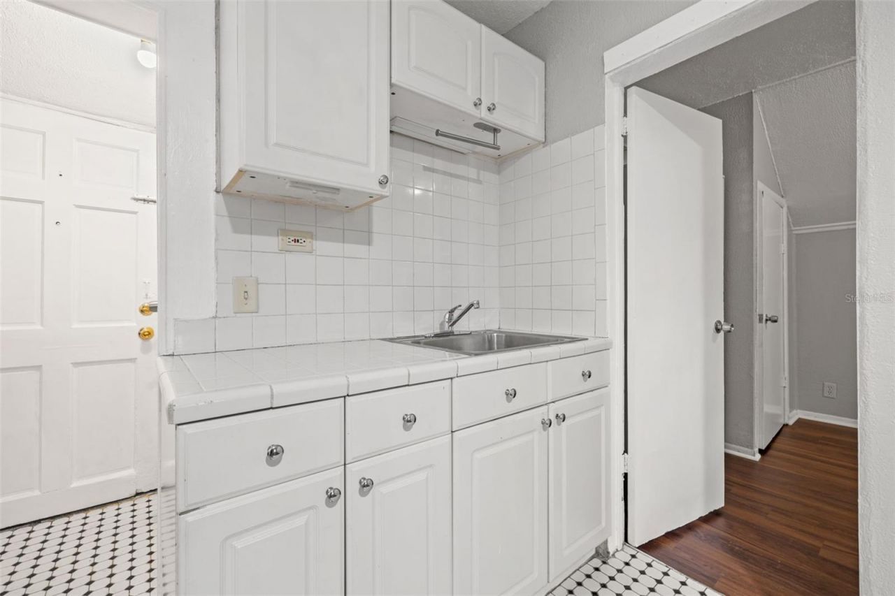 1040 19th Avenue N, Saint Petersburg, FL 33704 Photo