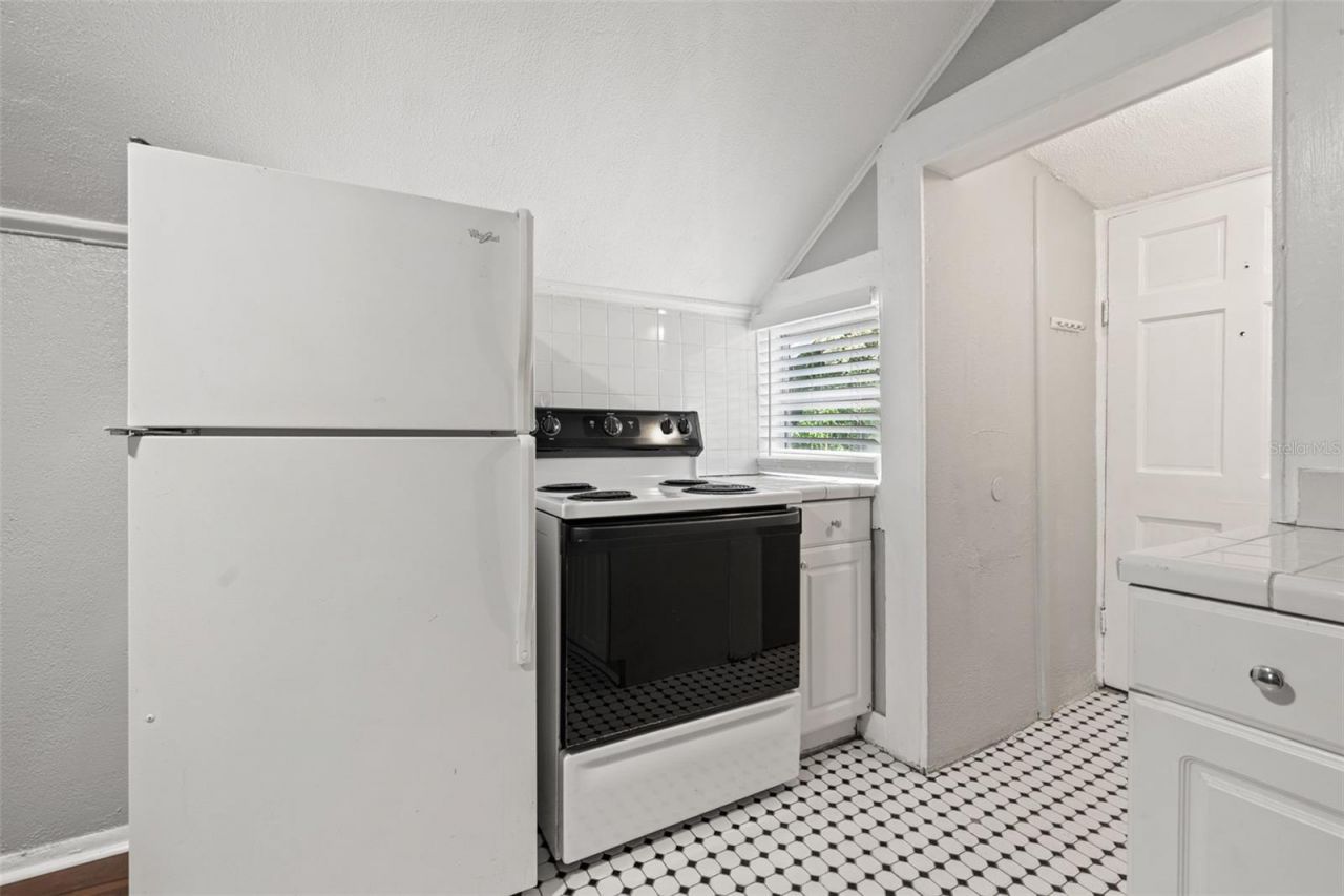 1040 19th Avenue N, Saint Petersburg, FL 33704 Photo