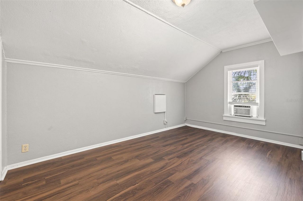 1040 19th Avenue N, Saint Petersburg, FL 33704 Photo