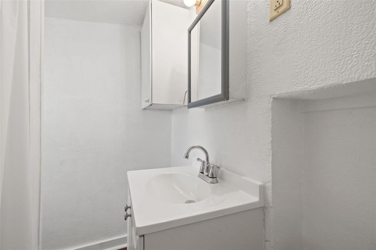 1040 19th Avenue N, Saint Petersburg, FL 33704 Photo