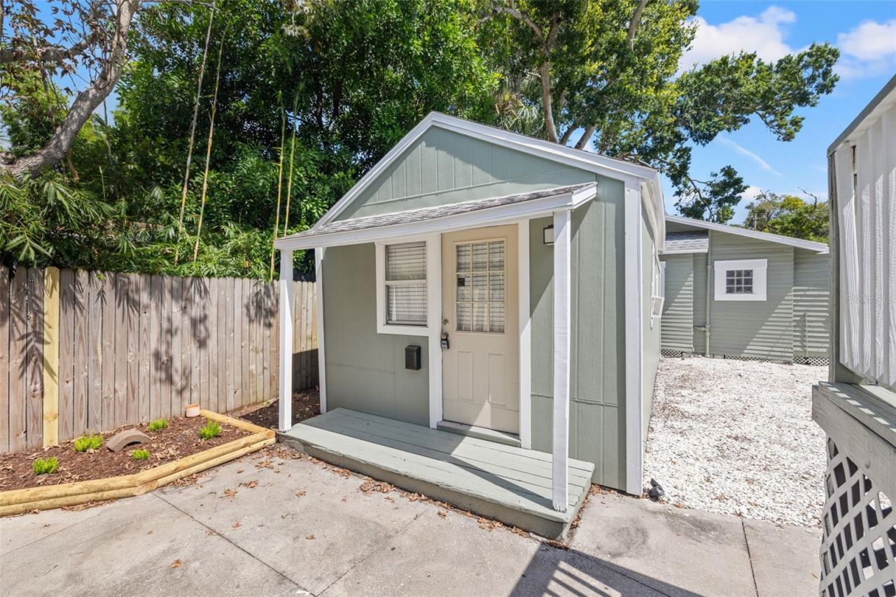 1040 19th Avenue N, Saint Petersburg, FL 33704 Photo