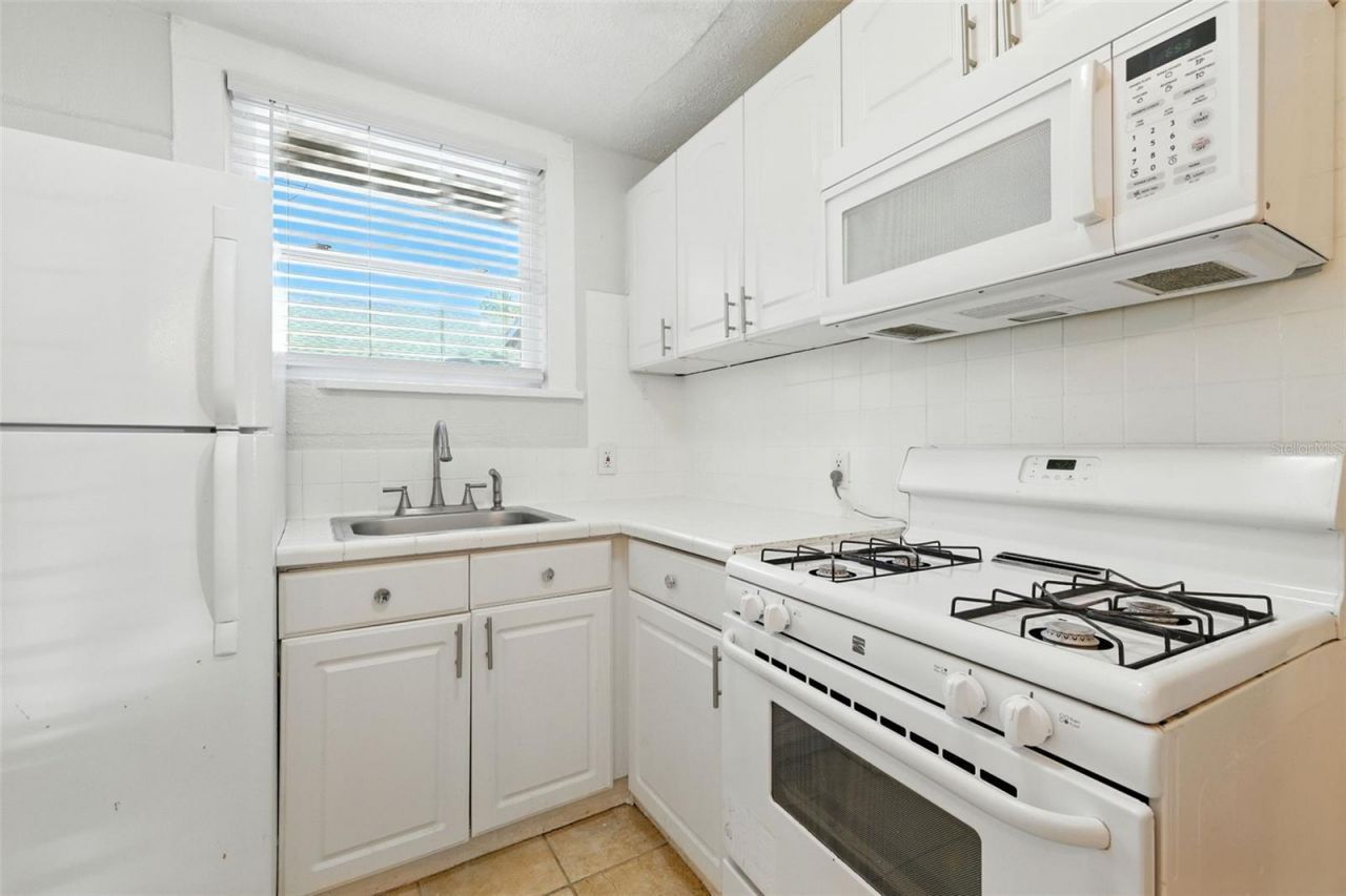 1040 19th Avenue N, Saint Petersburg, FL 33704 Photo