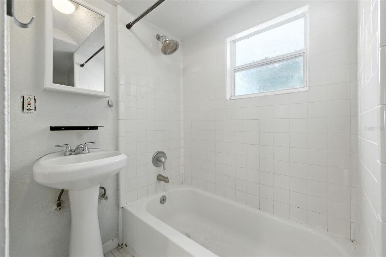 1040 19th Avenue N, Saint Petersburg, FL 33704 Photo